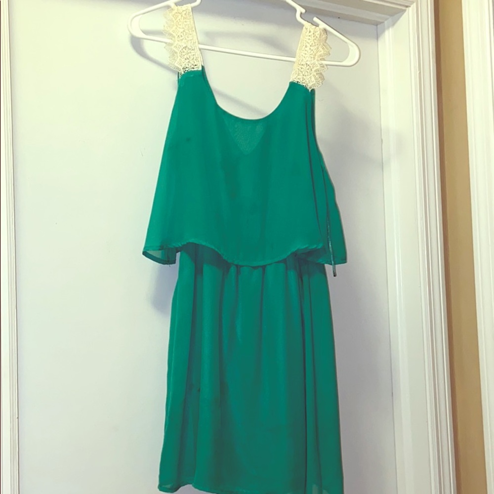 Green Mini- Dress with Lace Detail on sleeves
